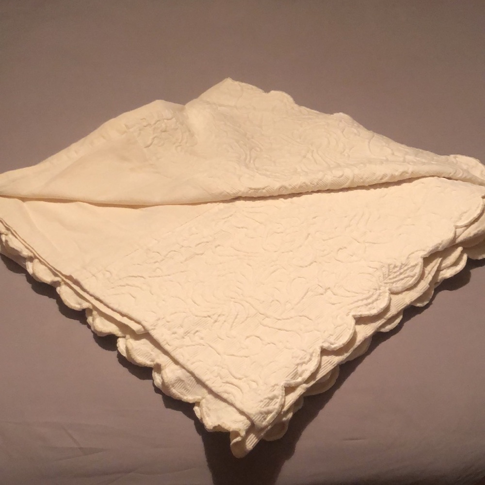 Quilted  13 in  Drop Bedskirt - Off White - Queen
